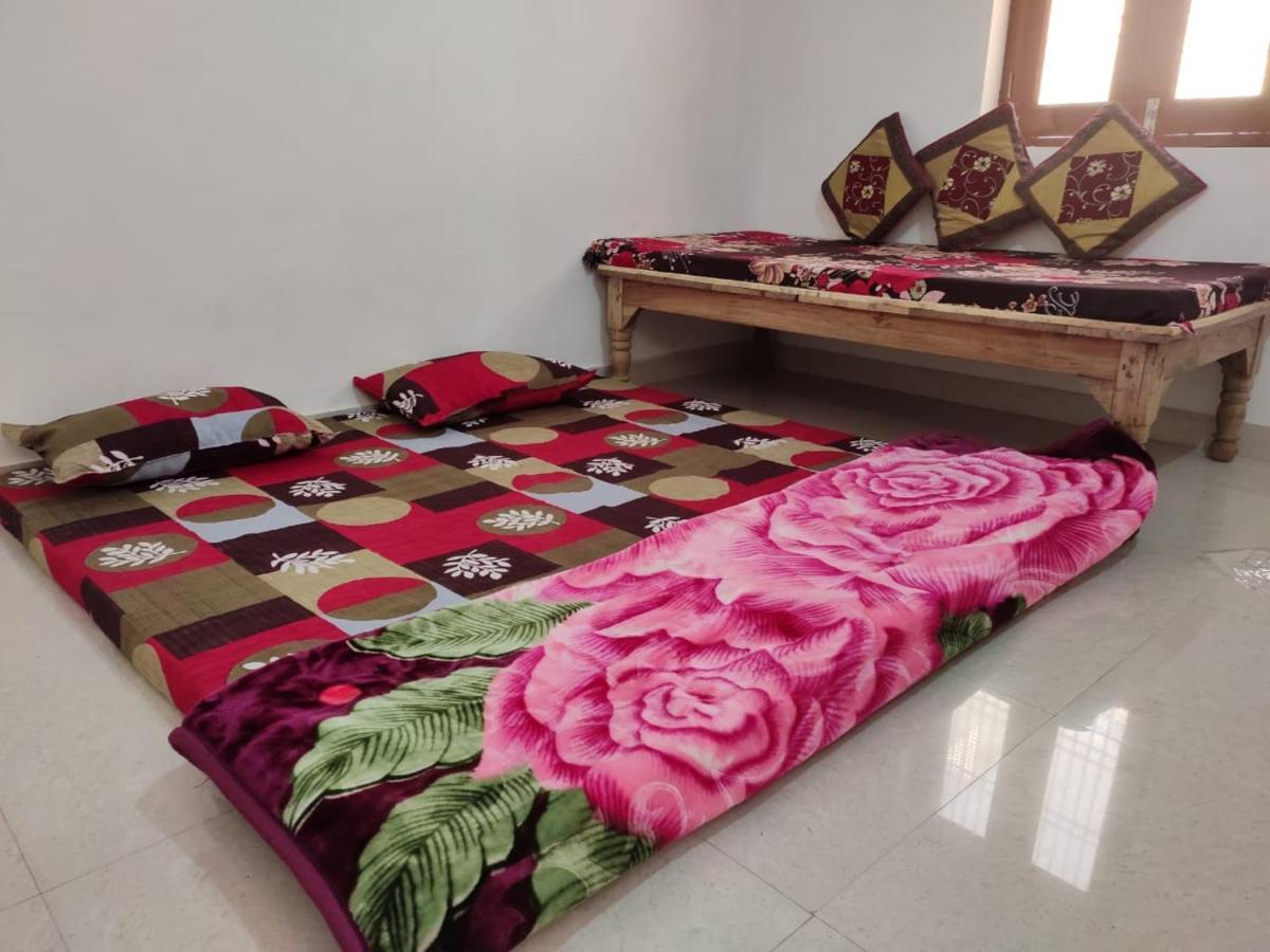 Nidhivan Homestay Vrindāvan Exterior foto